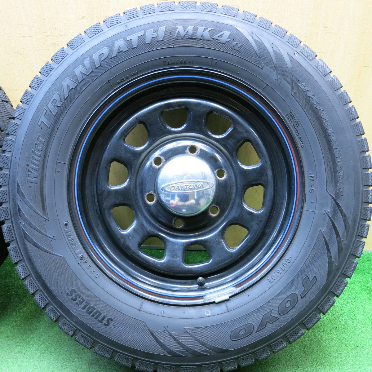 バリ溝！9.5分★スタッドレス DAYTONA デイトナ 215/70R15 トーヨー ウインター トランパス MK4α スチール 15インチ PCD139.7/6H★5053104HAス