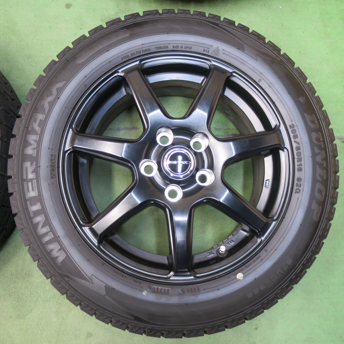 バリ溝！キレイ！ほぼ10分★スタッドレス 205/60R16 ダンロップ ウインターマックス WM02 PRD 社外 アルミ 16インチ PCD114.3/5H★5123110イス
