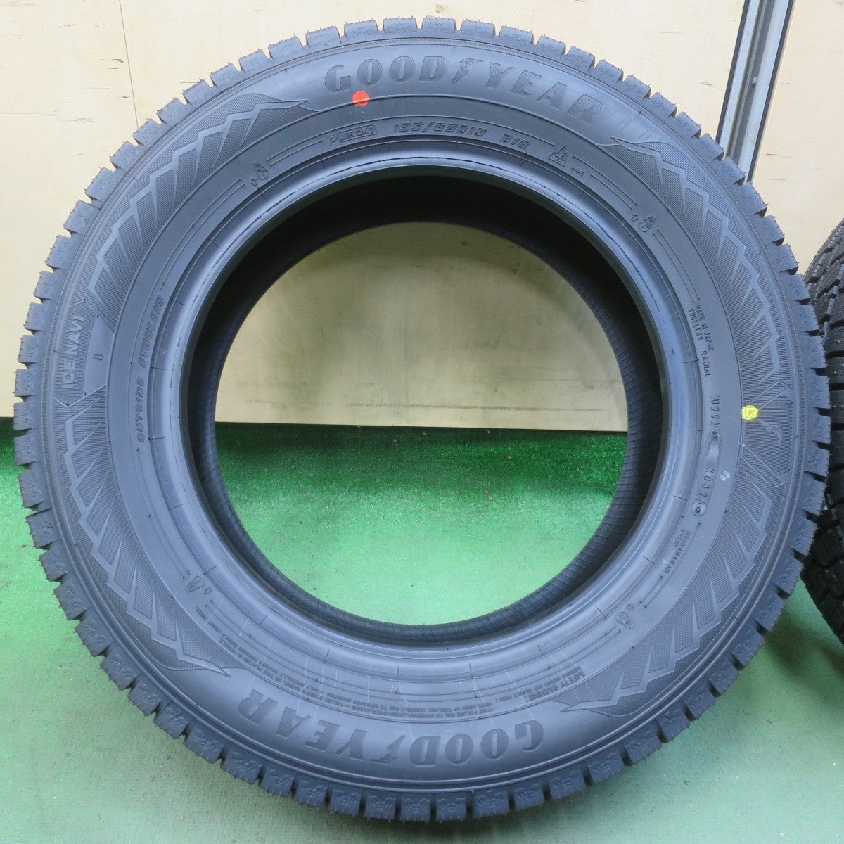未使用！26年★スタッドレス 195/65R15 グッドイヤー アイスナビ8 タイヤ 15インチ プリウス ノア ヴォクシー ステップワゴン 等★6061810イスタ