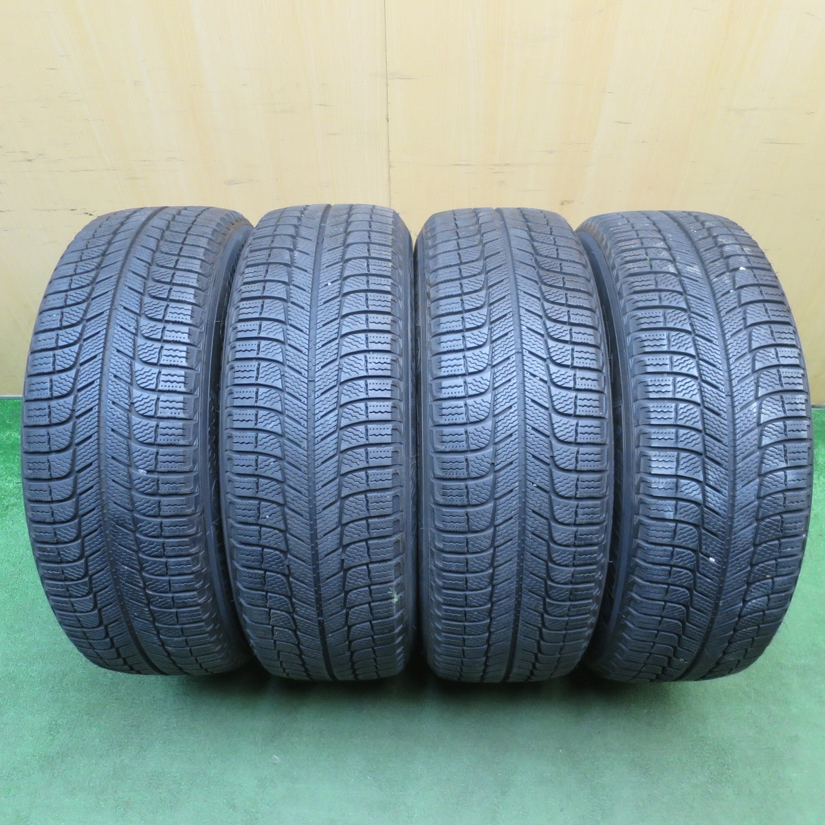 バリ溝！キレイ！9分★フォレスター 等 225/60R17 スタッドレス ミシュラン X-ICE XI3 VELVA ヴェルヴァ 17インチ PCD100/5H★6041403NJス