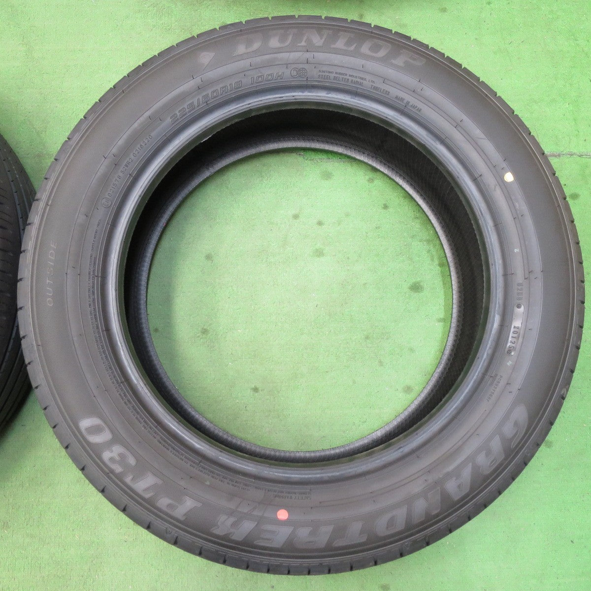 [送料無料] 新車外し！25年★225/60R18 ダンロップ グラントレック PT30 タイヤ 18インチ ハリアー RAV4 エクストレイル等★5030616イノタ