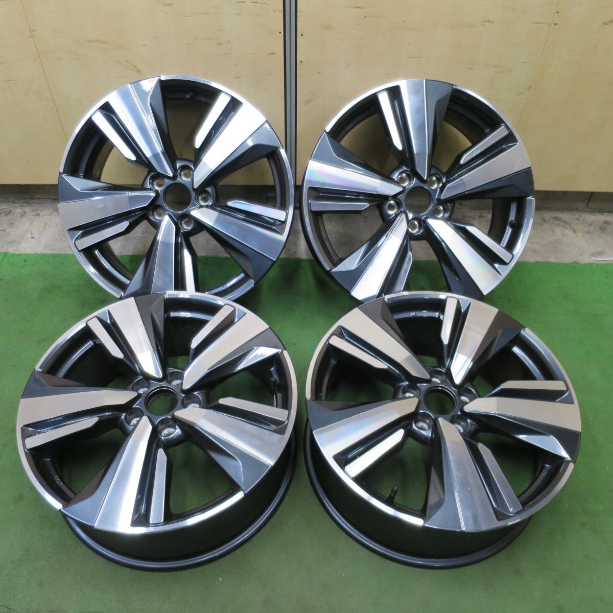 新車外し◎日産 T33 エクストレイル 純正 ホイール 19インチ 19×7.5J PCD114.3/5H◎6082901NGホ