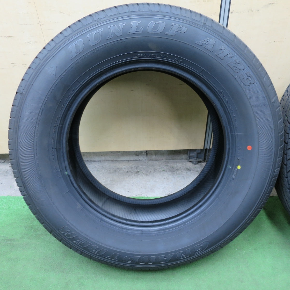 新車外し！25年★265/65R18 ダンロップ AT23 グラントレック タイヤ 18インチ ランクル 250 プラド 等★6020901NGノタ