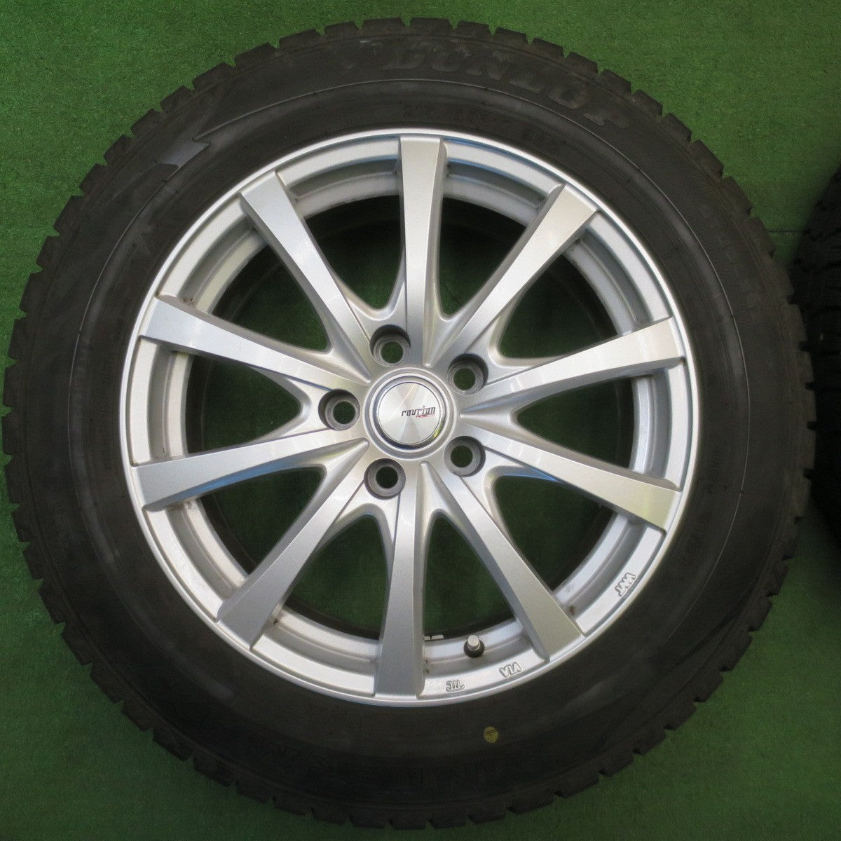 バリ溝！23年！キレイ！9.5分★スタッドレス 215/60R17 ダンロップ ウインターマックス WM02 ravrion RS01 ラブリオン 17インチ PCD114.3/5H★6021203NJス