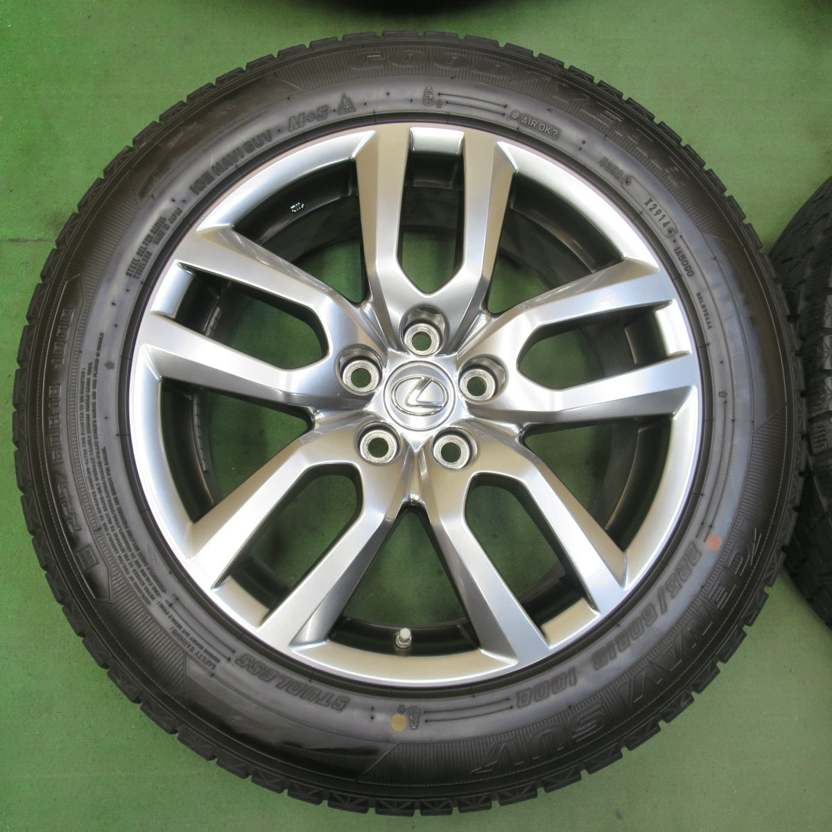 センサー付！バリ溝！キレイ！9.5分★レクサス NX バージョンL 純正 225/60R18 スタッドレス グッドイヤー アイスナビ SUV 18インチ PCD114.3/5H★5102305イス