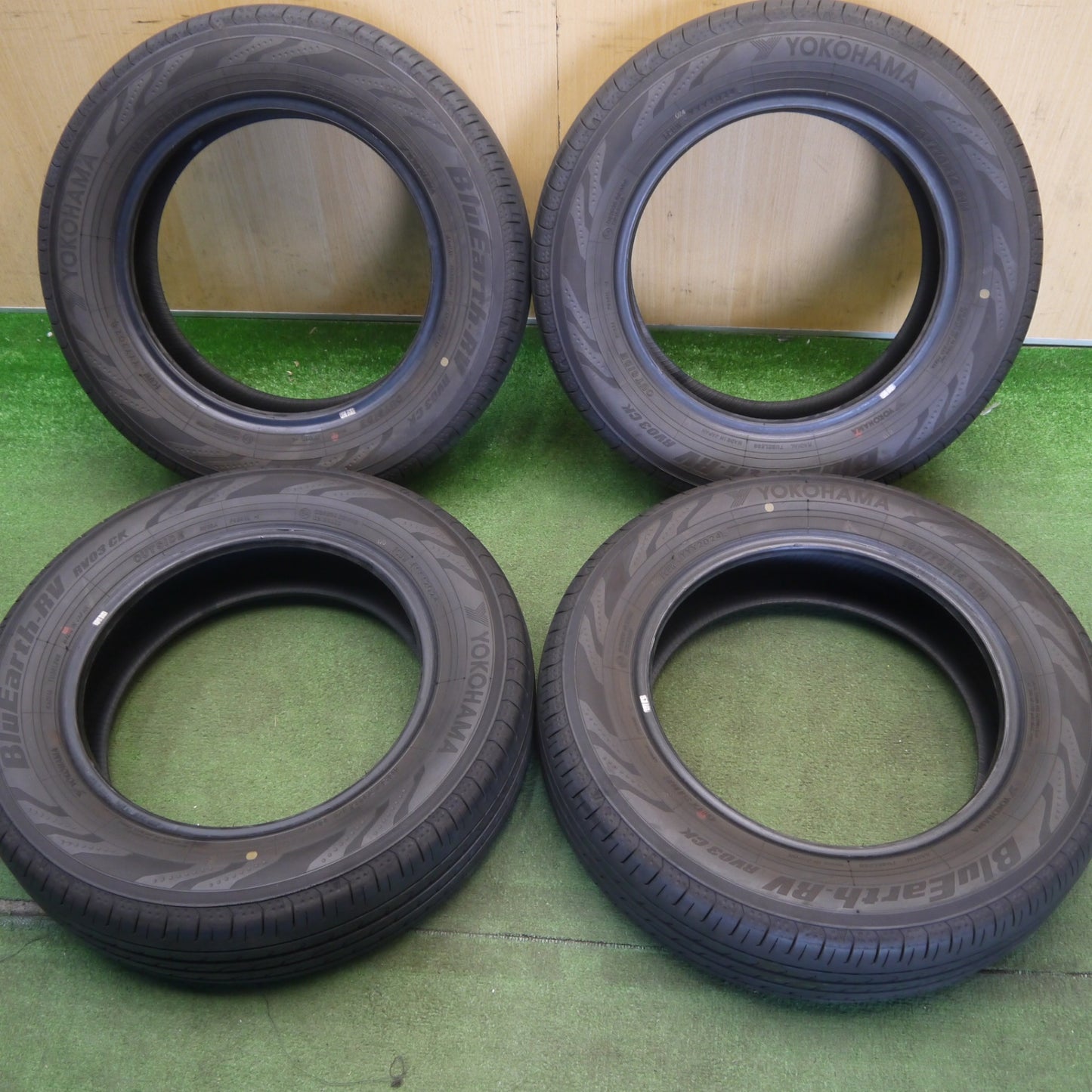 バリ溝！24年！9分★165/70R14 ヨコハマ BluEarth-RV RV03 CK ブルーアース 14インチ タイヤ アクア ヴィッツ ソリオ 等★6052009Hノタ