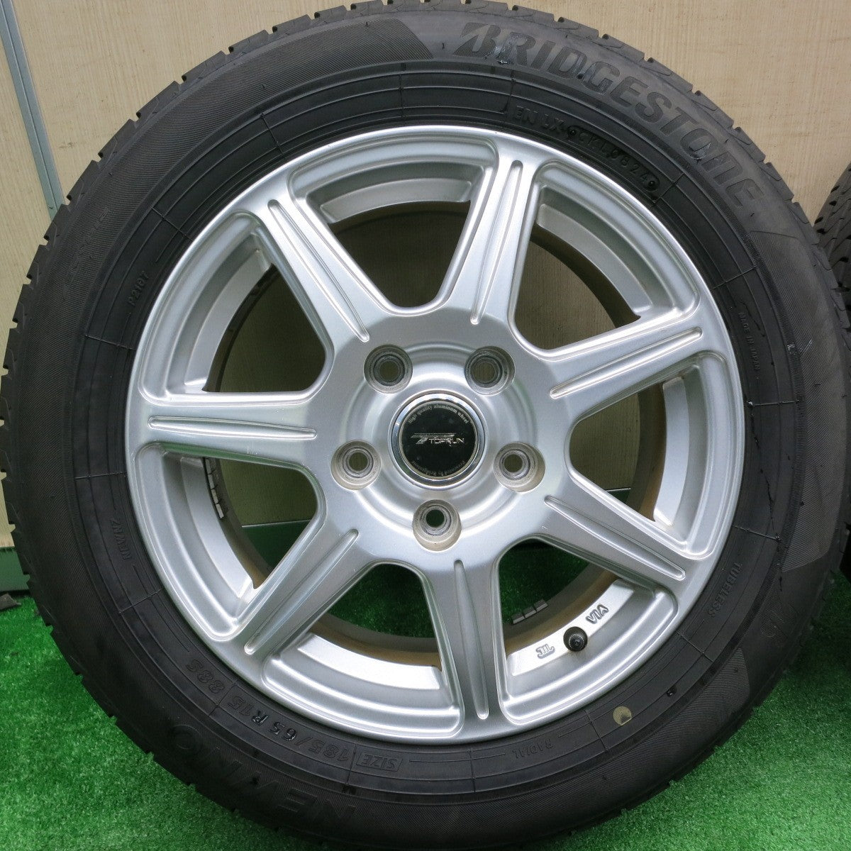 [送料無料] バリ溝！24年！キレイ！9.5分以上★185/65R15 ブリヂストン NEWNO TOPRUN トップラン ニューノ 15インチ PCD114.3/5H★4100511HAノ