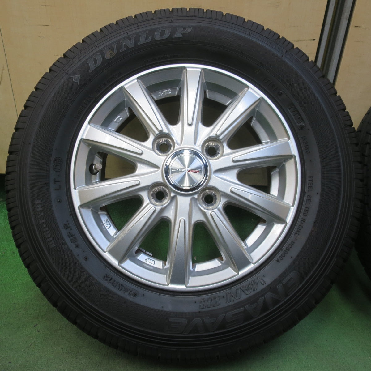 バリ溝！23年！キレイ！9.5分以上◎145R12 6PR ダンロップ エナセーブ VAN01 JOKER ジョーカー 12インチ PCD100/4H◎6072208イノ