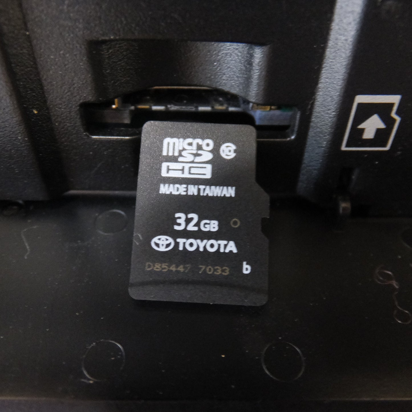 [送料無料] ジャンク★富士通テン製 トヨタ TOYOTA 純正 SDナビゲーション 08605-00A40 NSZT-Y66T★