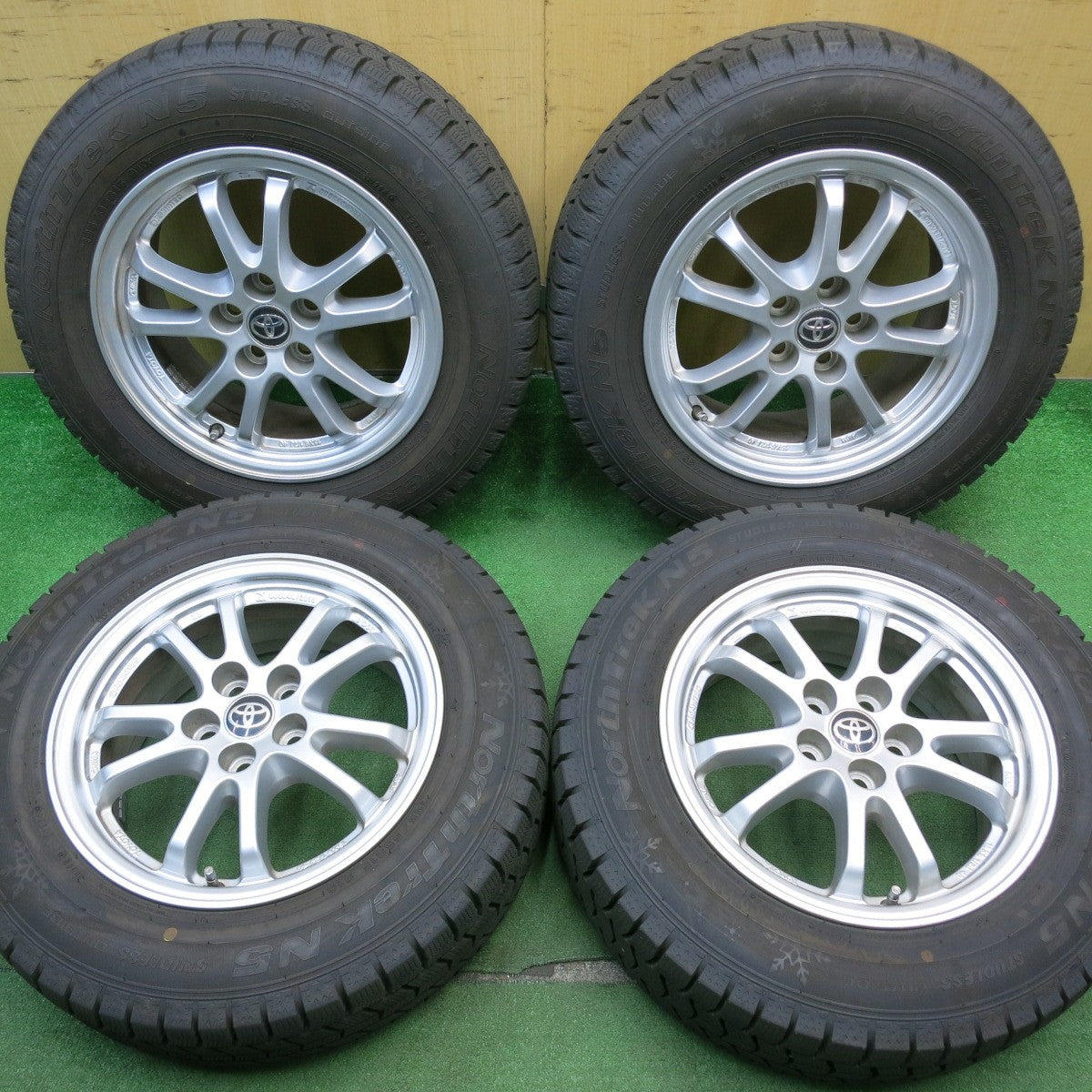 バリ溝！24年！9.5分以上★トヨタ 50系 プリウス 純正 195/65R15 スタッドレス オートバックス ノーストレック N5 15インチ PCD100/5H★5050902NJス