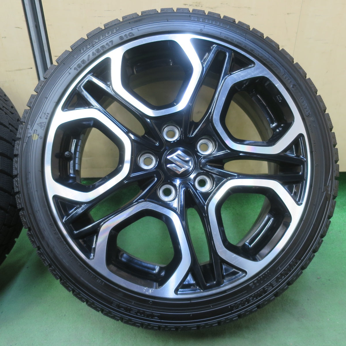 バリ溝！24年！ほぼ10分★スズキ ZC33 スイフト スポーツ 純正 195/45R17 スタッドレス ダンロップ ウインターマックス WM02 17インチ PCD114.3/5H★6051204イス