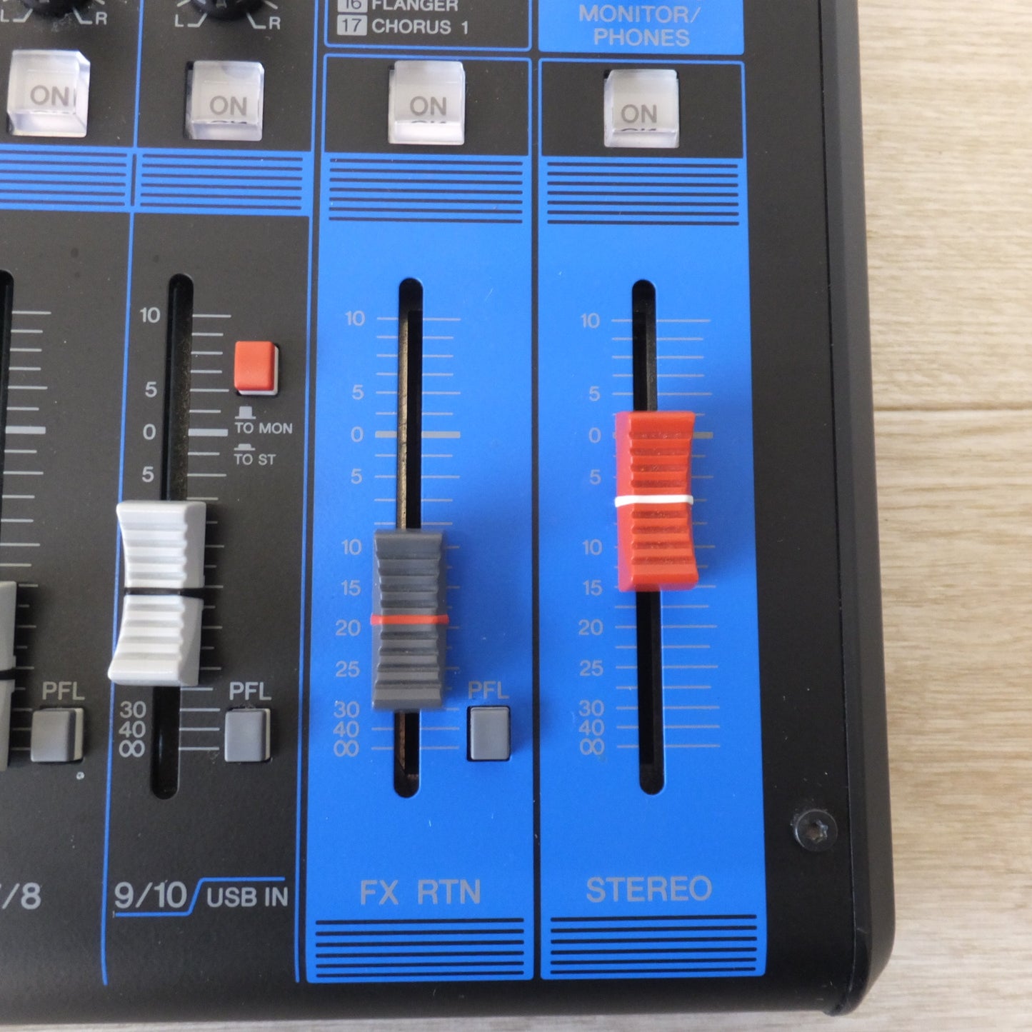 [送料無料] 美品★ヤマハ YAMAHA ミキシングコンソール MIXING CONSOLE MG10XUF 10チャンネルミキシングコンソール★