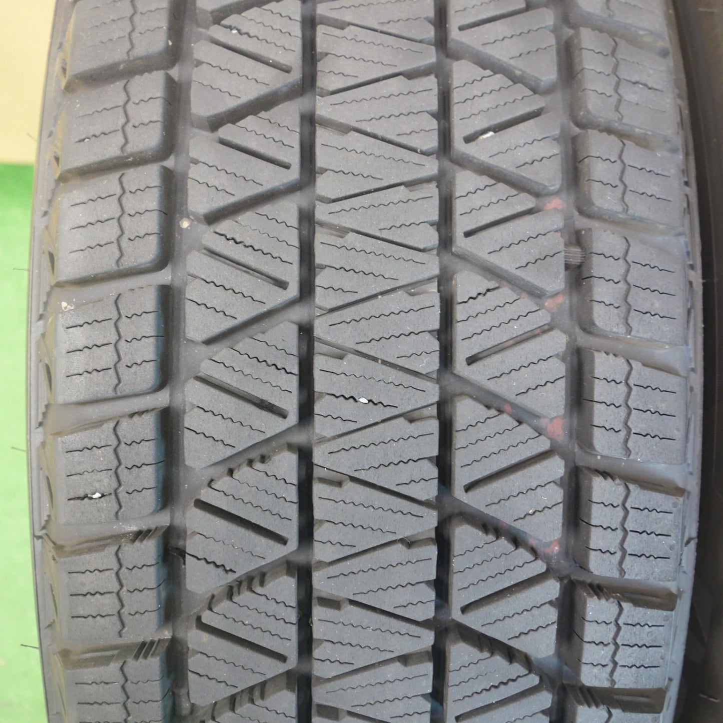 バリ溝！24年！キレイ！9.5分★スタッドレス 225/65R17 ブリヂストン ブリザック DM-V3 BALMINUM AR12 バルミナ 17インチ PCD114.3/5H★6051102KTス