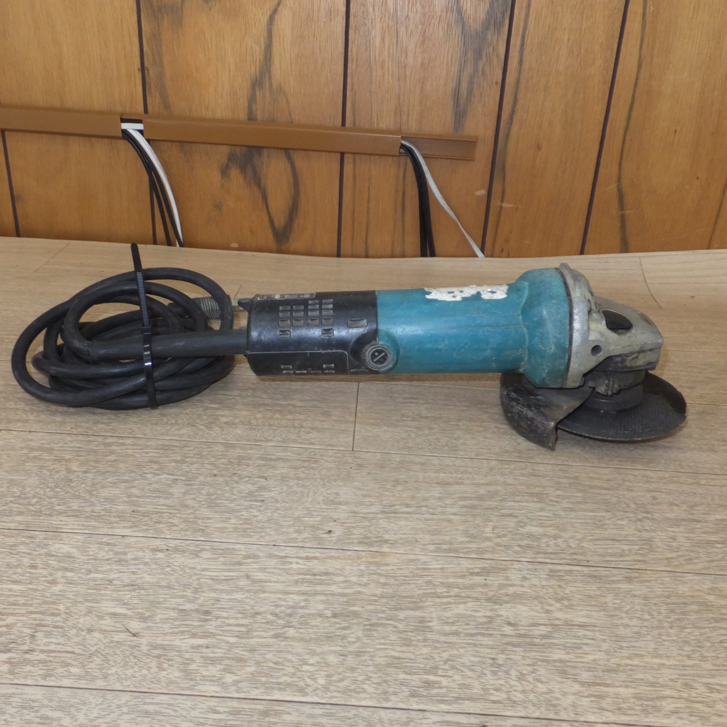 [送料無料] ★マキタ makita 125mm ディスクグラインダ 9533B　100V～ 7.4A 50-60Hz 720W★