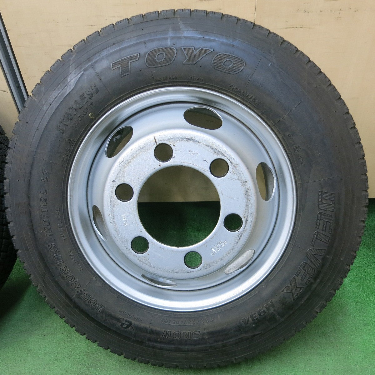 [送料無料] バリ溝！9分★トラック タイヤ 205/80R17.5 120/118L スタッドレス トーヨー デルベックス M934 TOPY スチール 115-9CS 17.5インチ PCD222.25/6H★5030501ナス