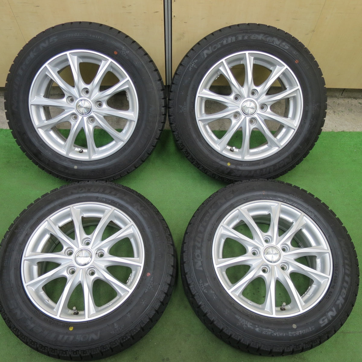 バリ溝！22年！キレイ！9.5分★スタッドレス 185/65R15 オートバックス ノーストレック N5 Exceeder エクシーダー 15インチ PCD114.3/5H★6022109TTス