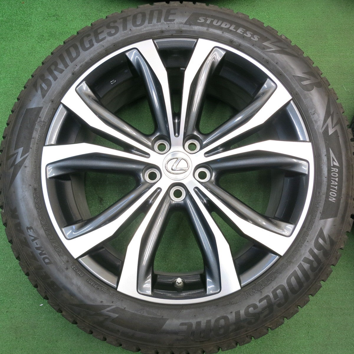 バリ溝！22年！8.5分★レクサス RX バージョンL 純正 235/55R20 スタッドレス ブリヂストン ブリザック DM-V3 20インチ PCD114.3/5H★5050305HAス