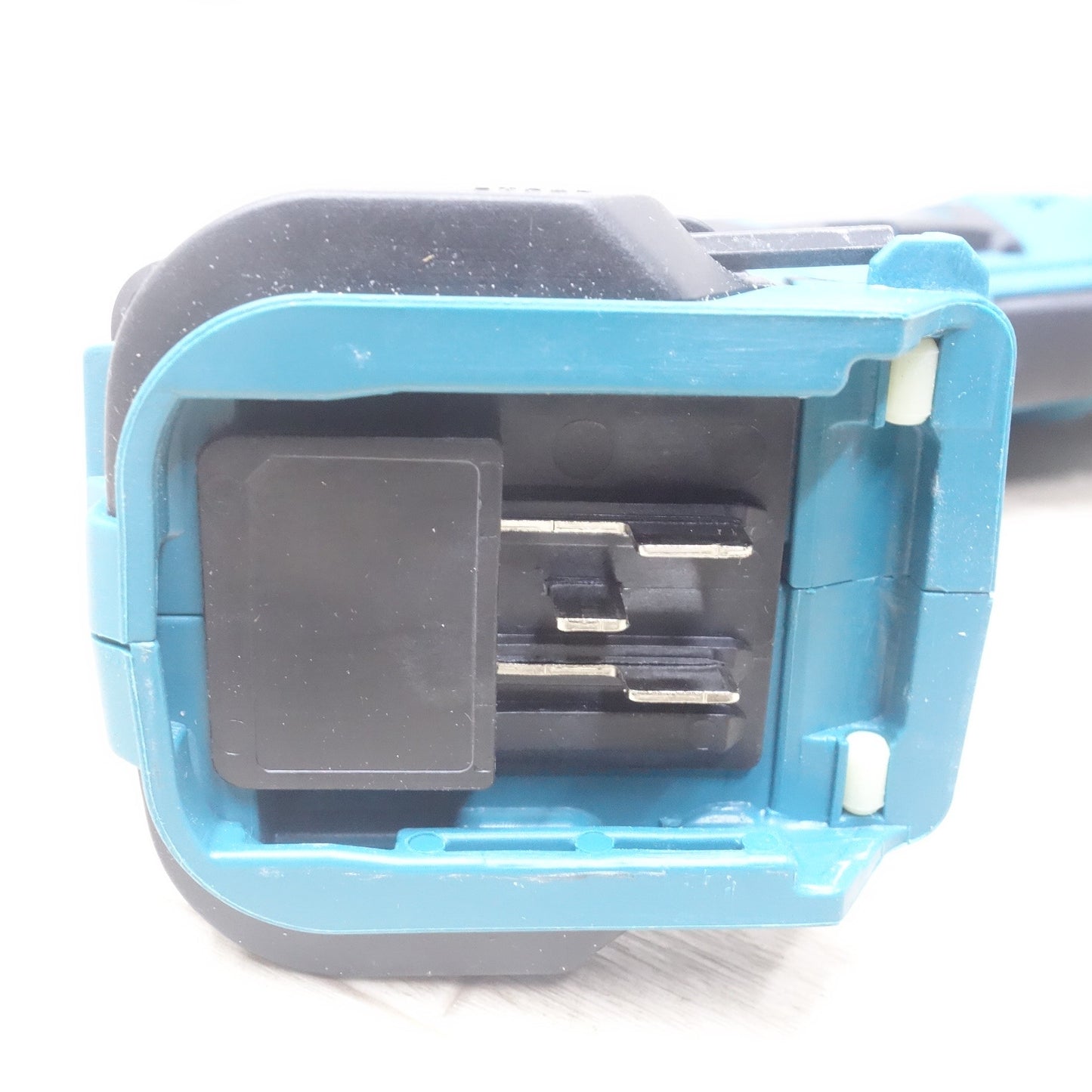 [送料無料] キレイ◆マキタ 充電式 レシプロソー JR104D 電動 工具 切断機 セーバーソー セーバソー 10.8V 本体のみ makita◆