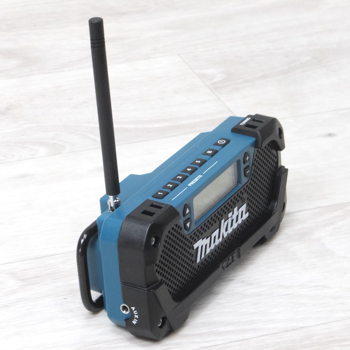 [送料無料] 美品◆マキタ 充電式 ラジオ MR052 本体のみ 10.8V 現場◆