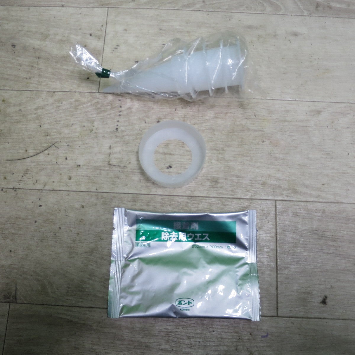 [送料無料] 未使用☆コニシ YT ボンド エコ アプリ 木質床組・束 施工用 業務用 760ml × 12本 1箱 円錐ノズル 付き 2024年4月 製造☆