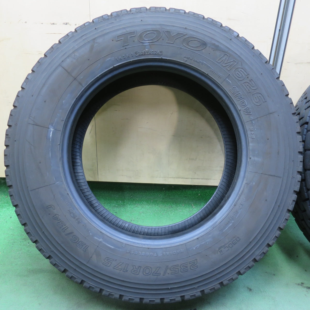 バリ溝！24年！9分★トラック 高荷重 トレーラー 等 タイヤ 235/70R17.5 136/134J トーヨー M626 オールシーズン ミックス 17.5インチ★6072905イスタ
