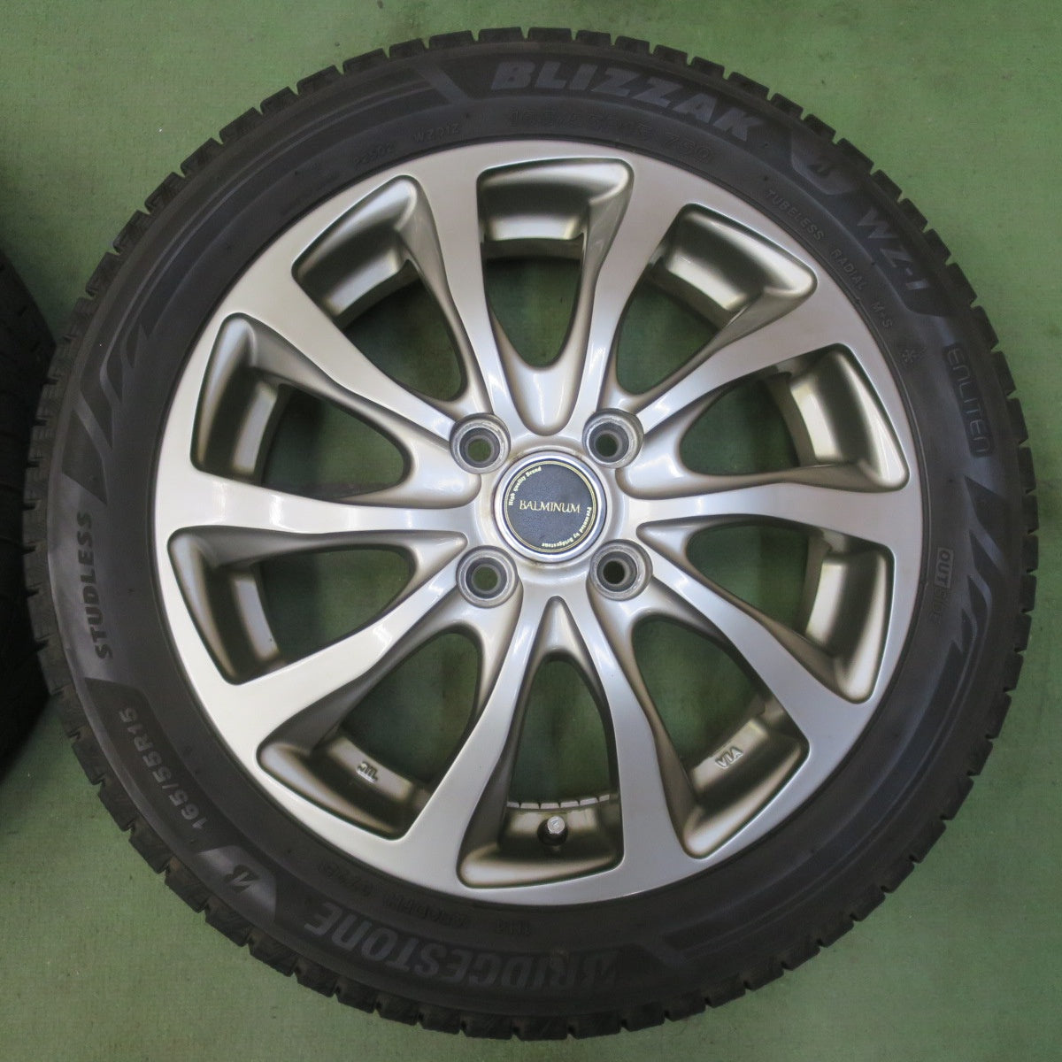バリ溝！25年！9.5分◎スタッドレス 165/55R15 ブリヂストン ブリザック WZ-1 BALMINUM TR10 バルミナ 15インチ 軽サイズ PCD100/4H◎6100906イス