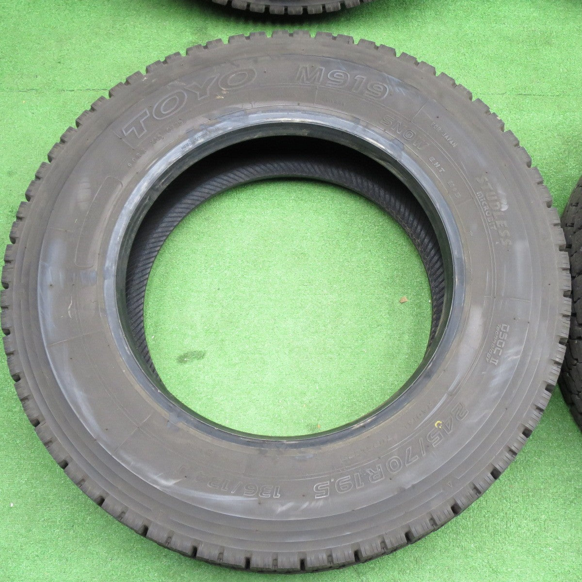 バリ溝！25年！9.5分★トラック バス タイヤ 245/70R19.5 136/134J スタッドレス トーヨー M919 19.5インチ★6032904NKスタ