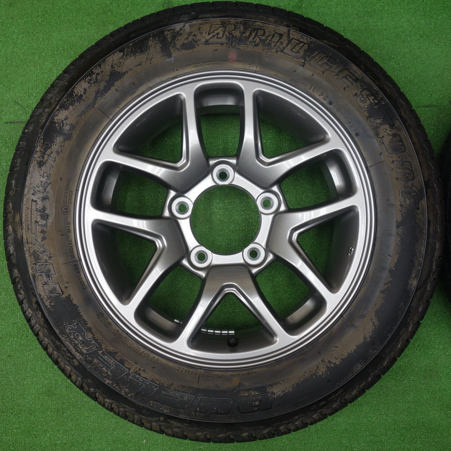 バリ溝！キレイ！9.5分◎スズキ JB64 W ジムニー 純正 175/80R16 ブリヂストン デューラー H/T 684Ⅱ DUELER 16インチ PCD139.7/5H◎6080302KTノ