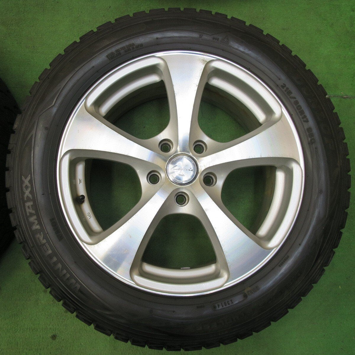 バリ溝！8.5分★Leonis AS 215/60R17 スタッドレス ダンロップ ウインターマックス WM01 レオニス PCD114.3/5H★5012208イス
