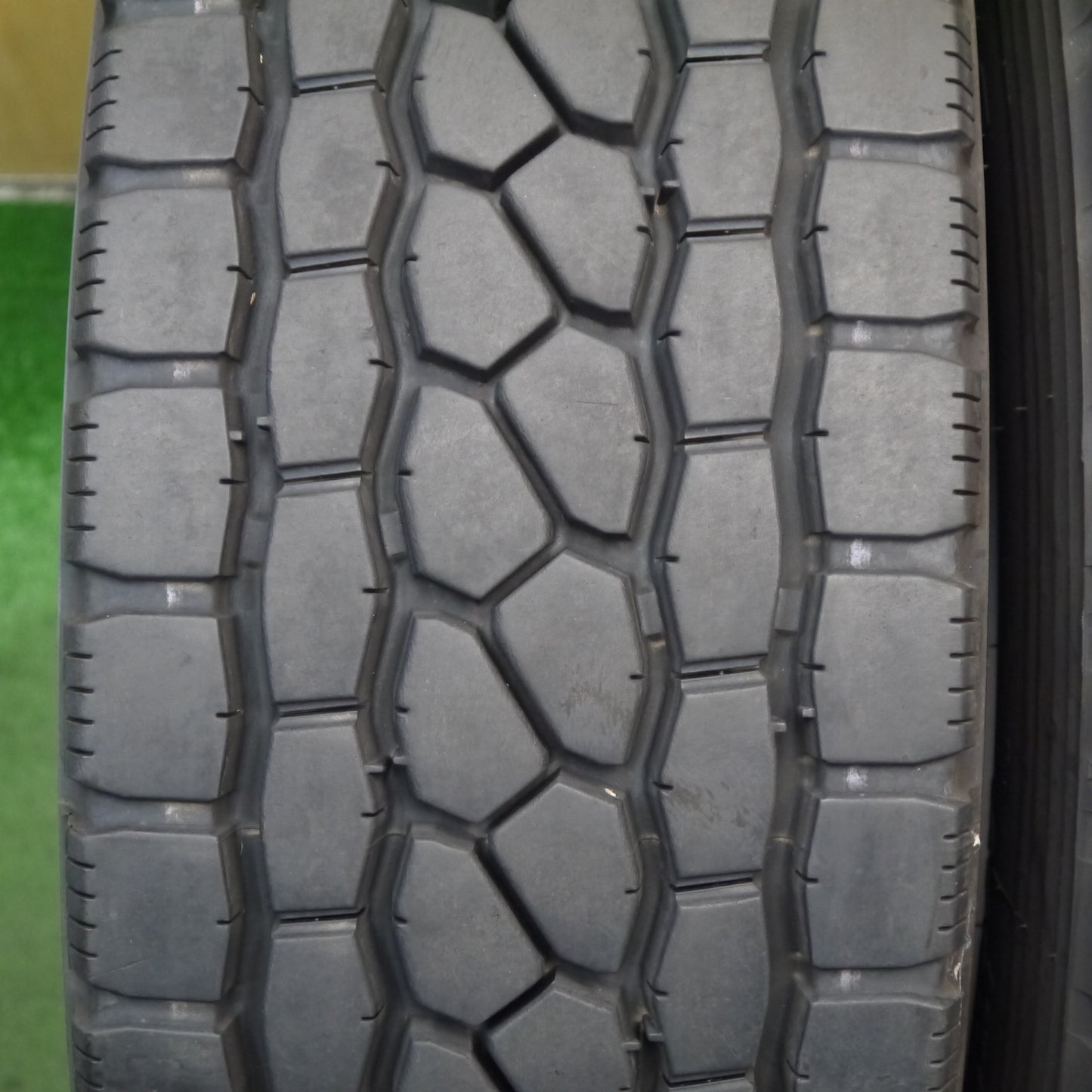 バリ溝！24年！9.5分！2本★トラック タイヤ 245/70R19.5 136/134J ブリヂストン エコピア M801 Ⅱ ミックス オールシーズン 19.5インチ★5061602KKノタ