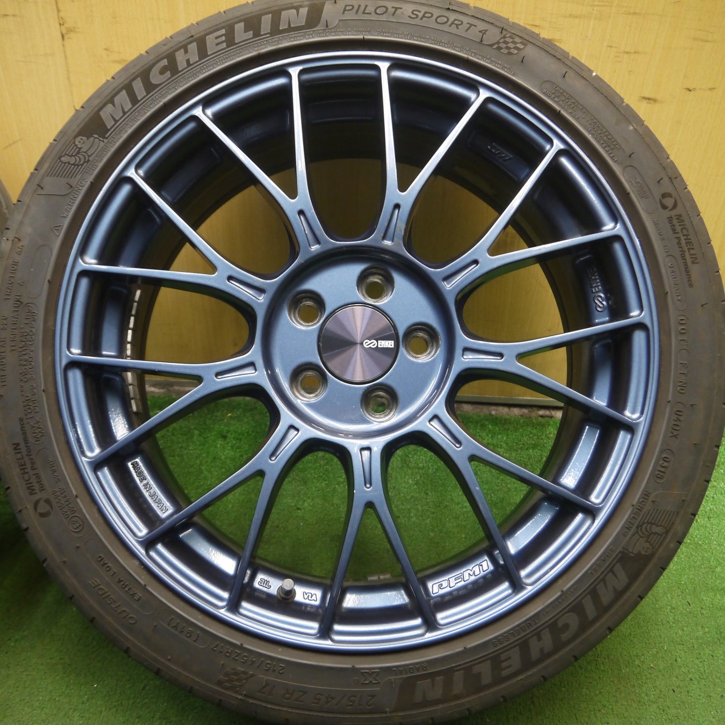 *送料無料* キレイ★86 BRZ 等 ENKEI PFM1 215/45R17 ミシュラン パイロットスポーツ4 エンケイ 17インチ PCD100/5H★4032609Hノ