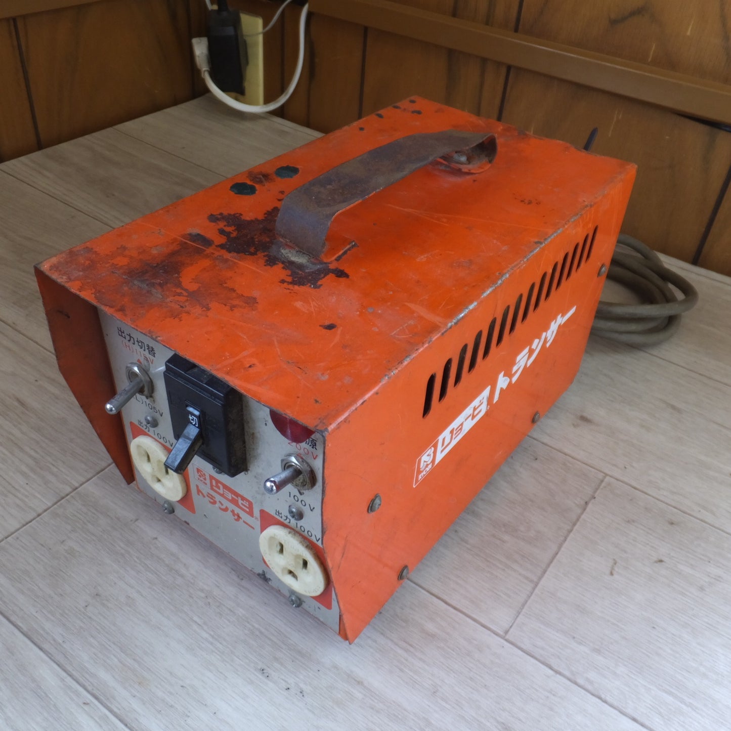[送料無料] ★リョービ RYOBI トランサー T-31　200V→100V 50/60Hz KVA3★