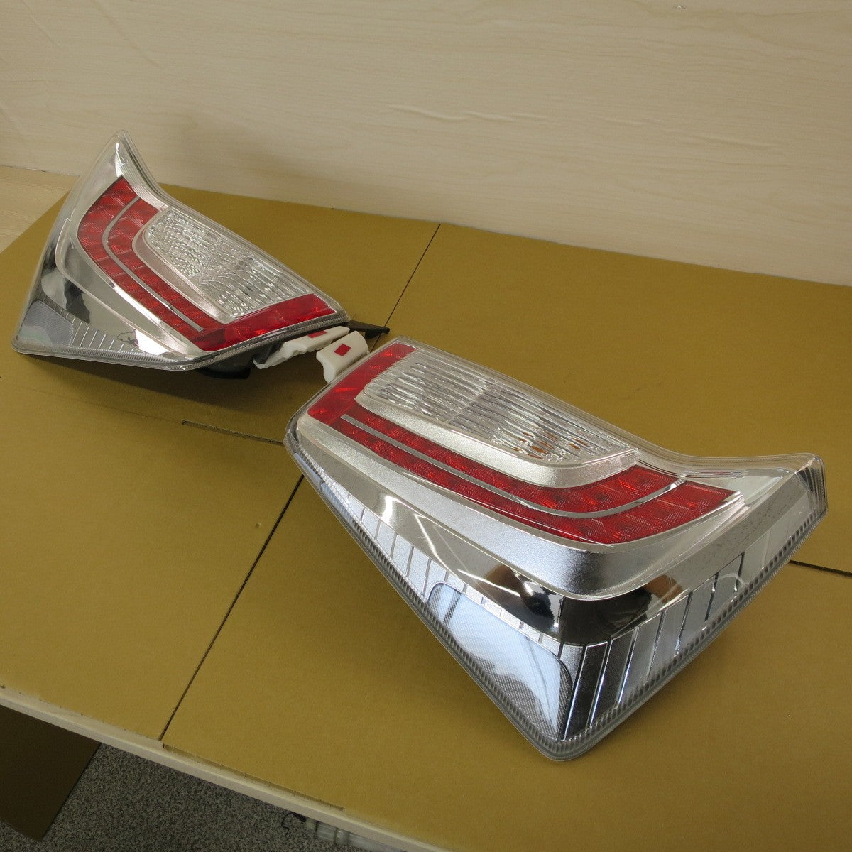左右セット♪トヨタ 30系 ZVW30 プリウス 純正 LED テールランプ STANLEY W0390 テールライト 照明 カー パーツ TOYOTA♪ [送料無料]