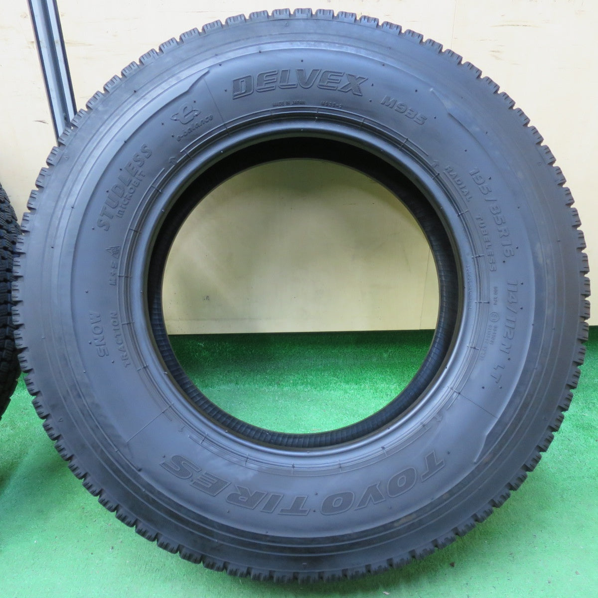 *送料無料* バリ溝！23年！9分★トラック タイヤ 195/85R16 114/112N スタッドレス トーヨー デルベックス M935 16インチ★4090308イスタ