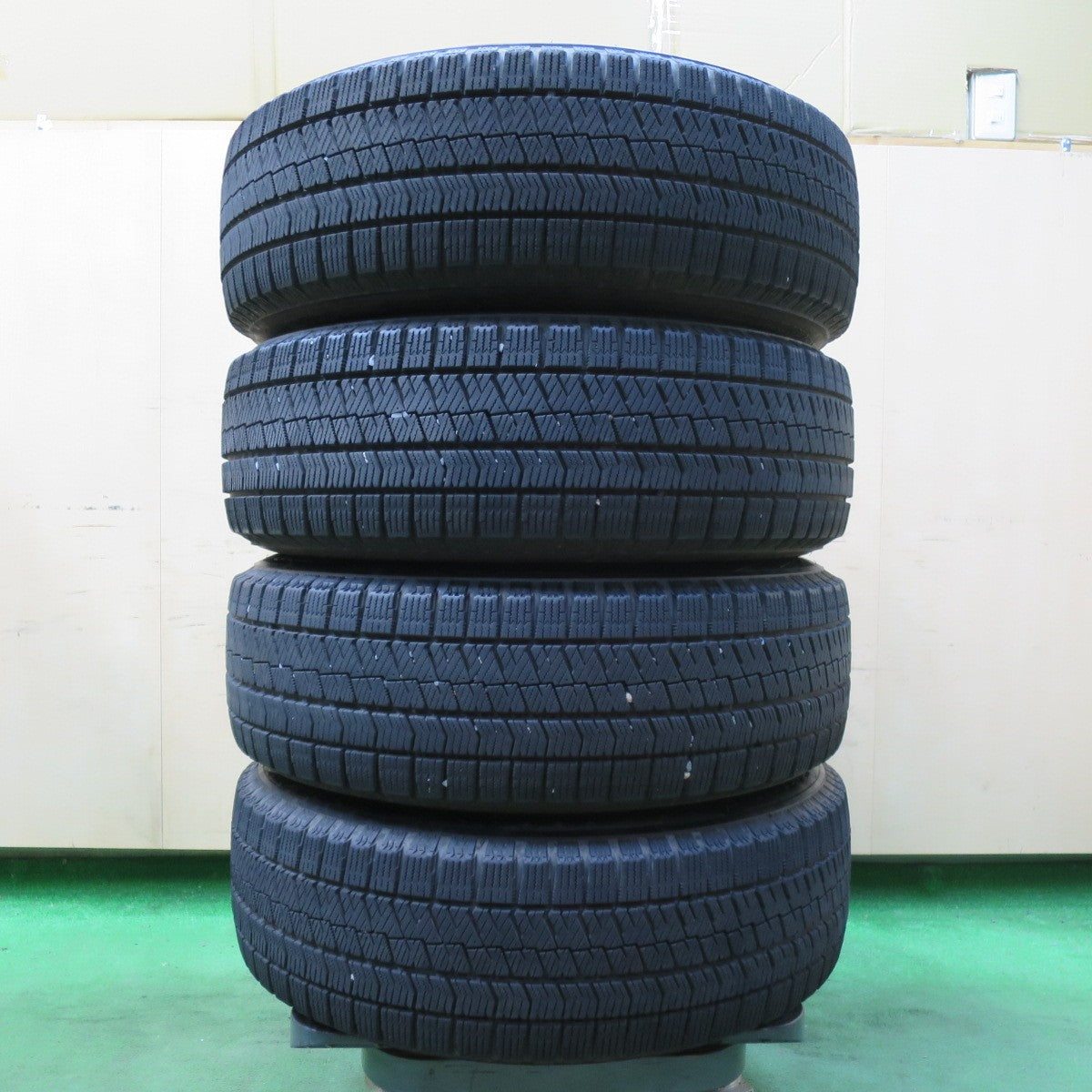 [送料無料] バリ溝！21年！キレイ！8.5分★スタッドレス 195/65R15 ブリヂストン ブリザック VRX2 BALMINUM バルミナ 15インチ PCD114.3/5H★4123015イス