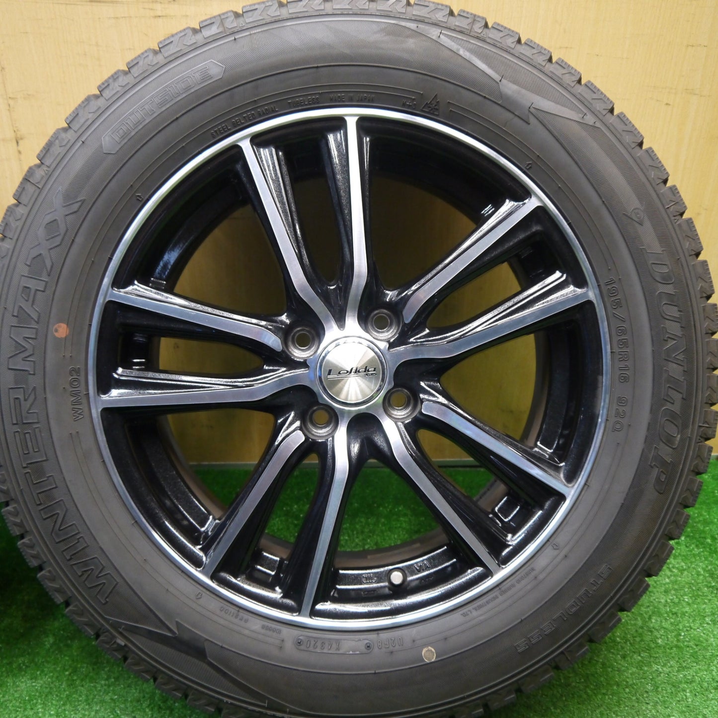 バリ溝！キレイ！9.5分★スタッドレス 195/65R16 ダンロップ ウインターマックス WM02 Lofida XJ5 ロフィーダ 16インチ PCD100/4H★5111101Hス