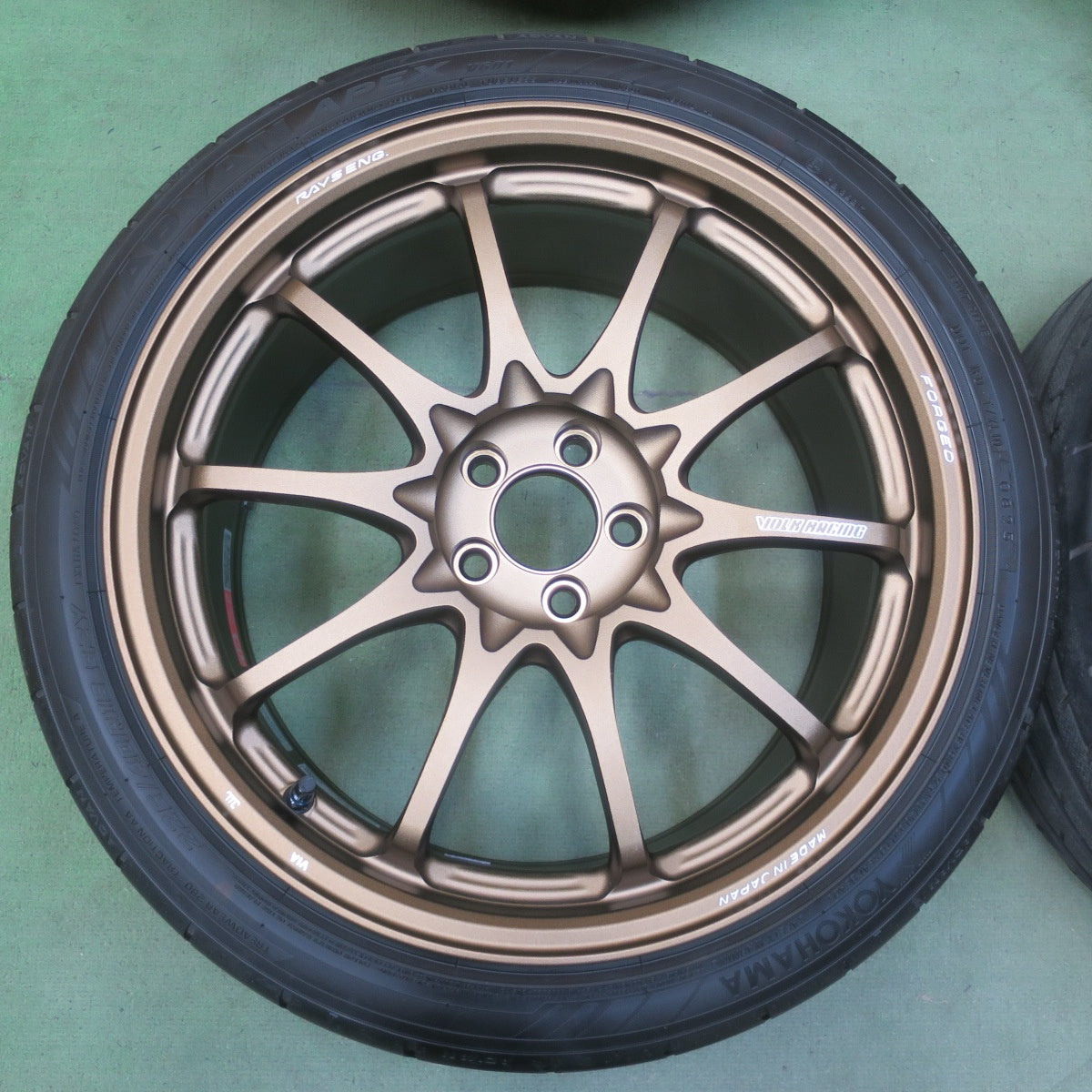 バリ溝！25年！キレイ！9.5分◎プリウス 86 BRZ 等 RAYS VOLK RACING CE28N-plus 鍛造 225/40R18 ヨコハマ アドバン APEX V601 レイズ 18インチ PCD100/5H◎6072803イノ