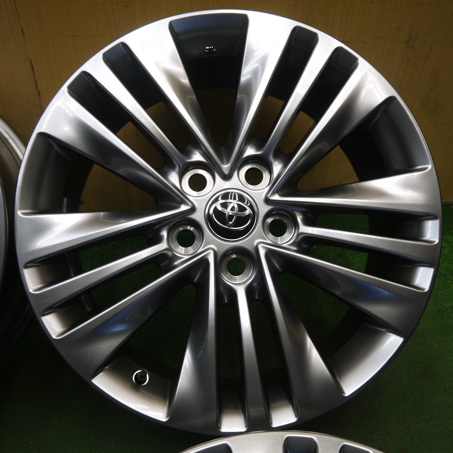 新車外し★トヨタ 40系 アルファード Zグレード 純正 ホイール 18インチ 18×7J PCD120/5H★6070104KKホ
