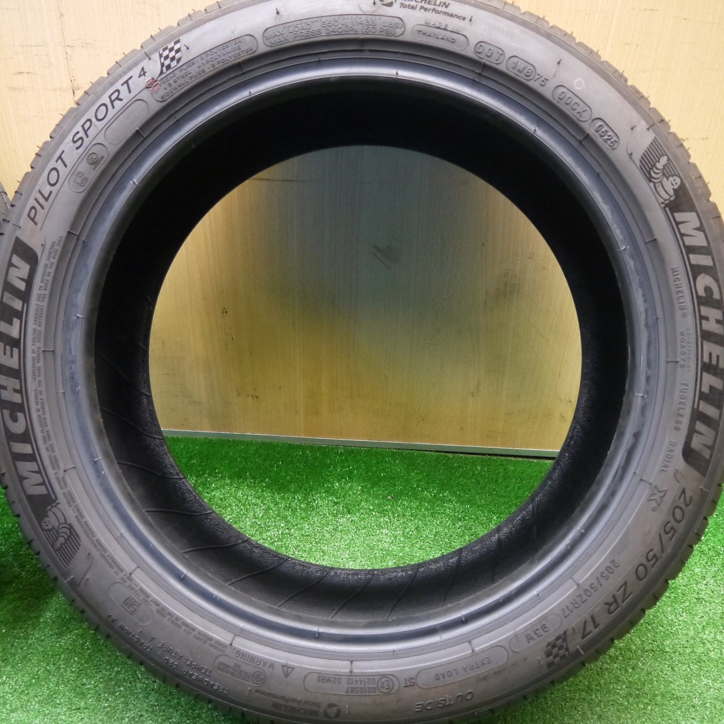 バリ溝！25年！9分★205/50R17 ミシュラン パイロットスポーツ4 タイヤ 17インチ ノート オーラ インプレッサ セレナ 等★5111205Hノタ