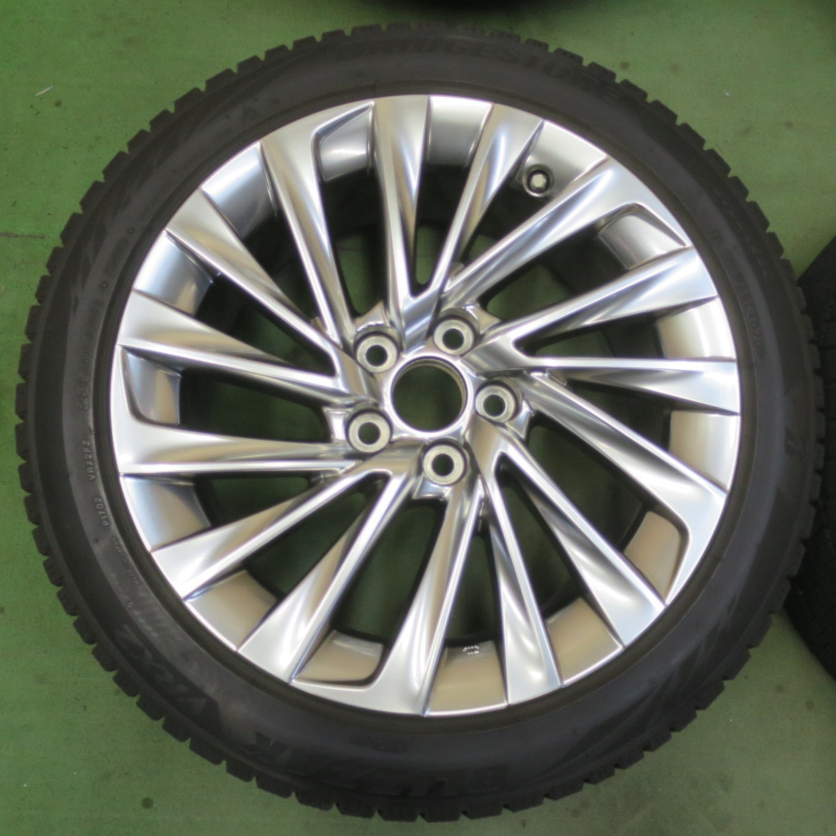 センサー付き！キレイ★レクサス ES 純正 235/45R18 スタッドレス ブリヂストン ブリザック VRX2 18インチ PCD114.3/5H★6052506イス