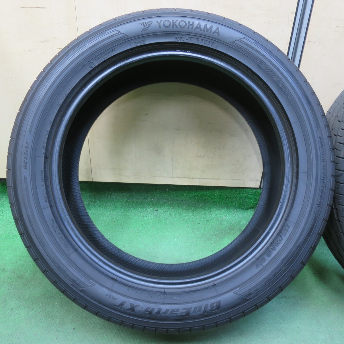 バリ溝！22年！9分★225/55R19 ヨコハマ BluEarth-XT AE61 ブルーアース タイヤ 19インチ レクサス NX ハリアー RAV4 CX-5 等★5101402イノタ