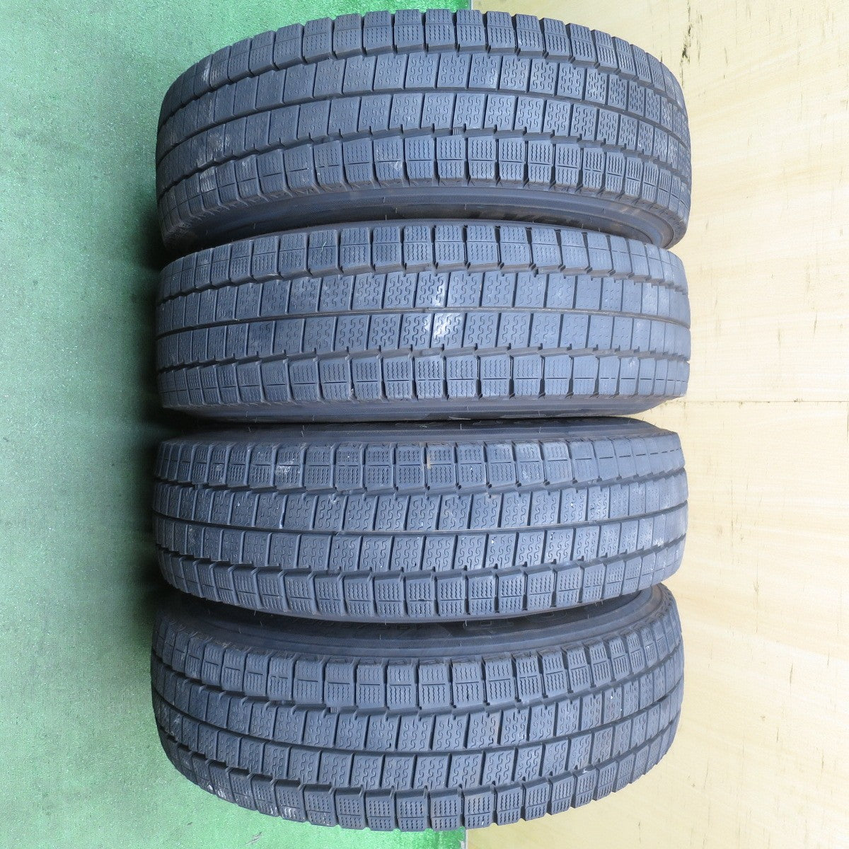 バリ溝！24年！キレイ！9.5分★HI-BLOCK BALEX 195/80R15 107/105N スタッドレス ダンロップ ウインターマックス LV01 for VAN ハイブロック バレックス PCD139.7/6H★5070702NJス