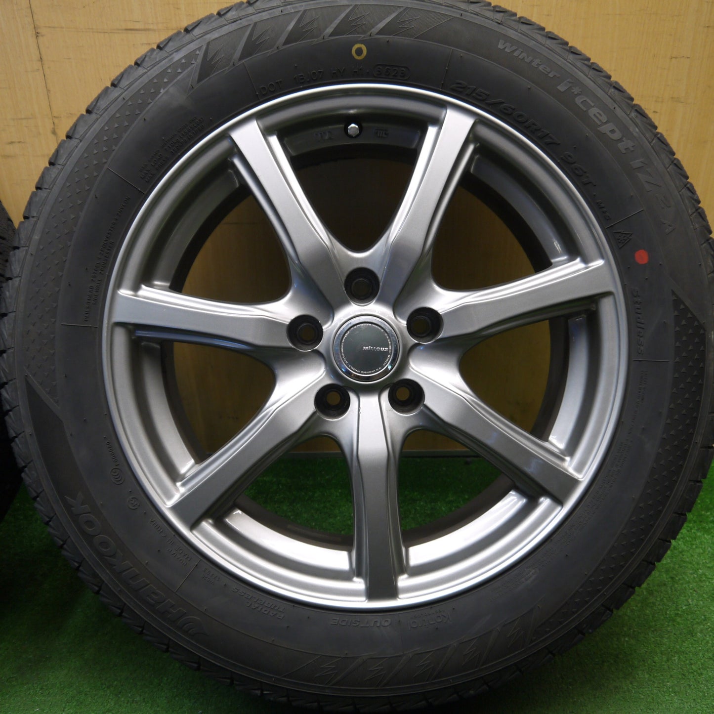 キレイ！23年★スタッドレス 215/60R17 ハンコック ウインター アイセプト IZ2A MILLOUS Ki ミルアス 17インチ PCD114.3/5H★6030901Hス