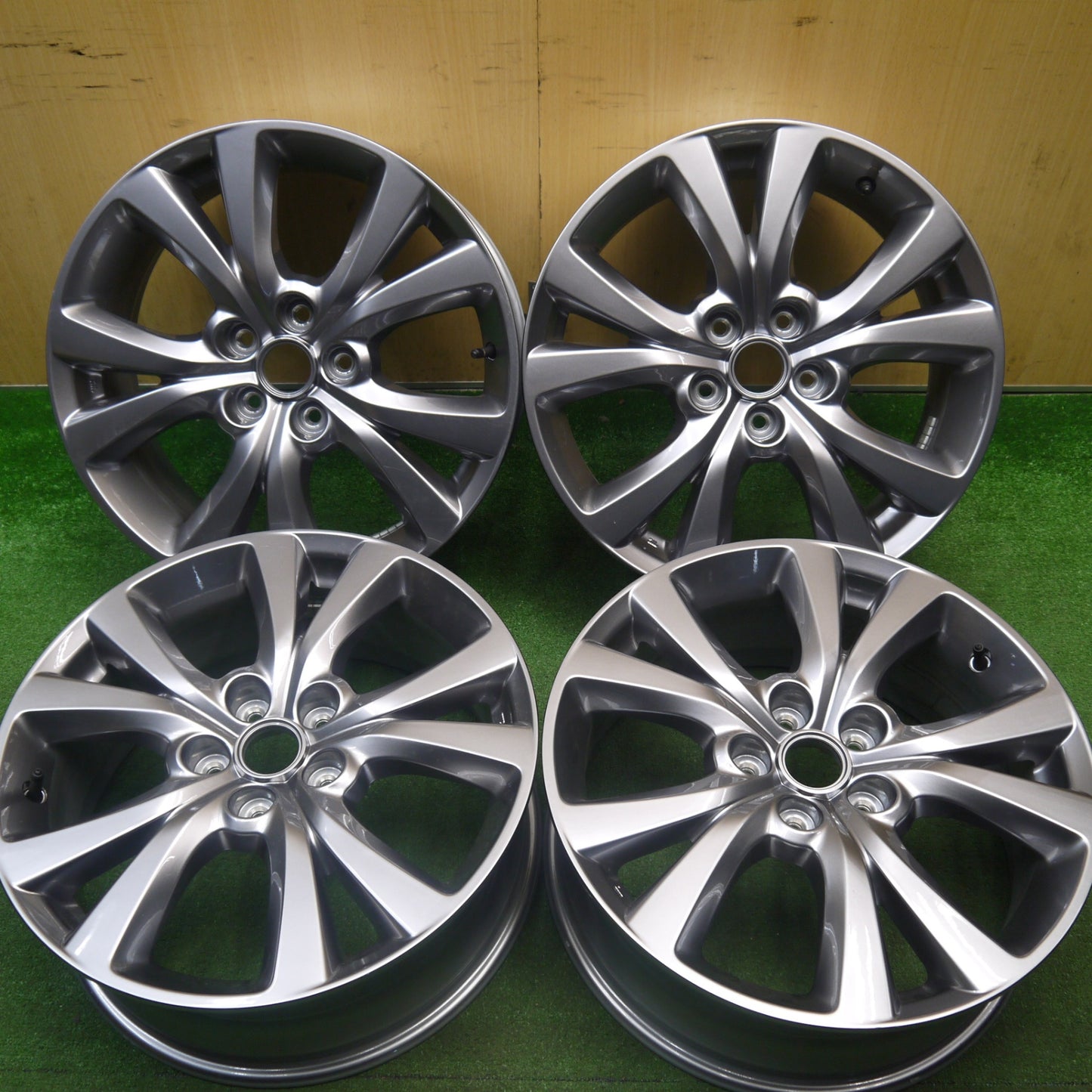 新車外し★マツダ CX-30 純正 ホイール 18インチ 18×7J CX30 PCD114.3/5H★6010607Hホ