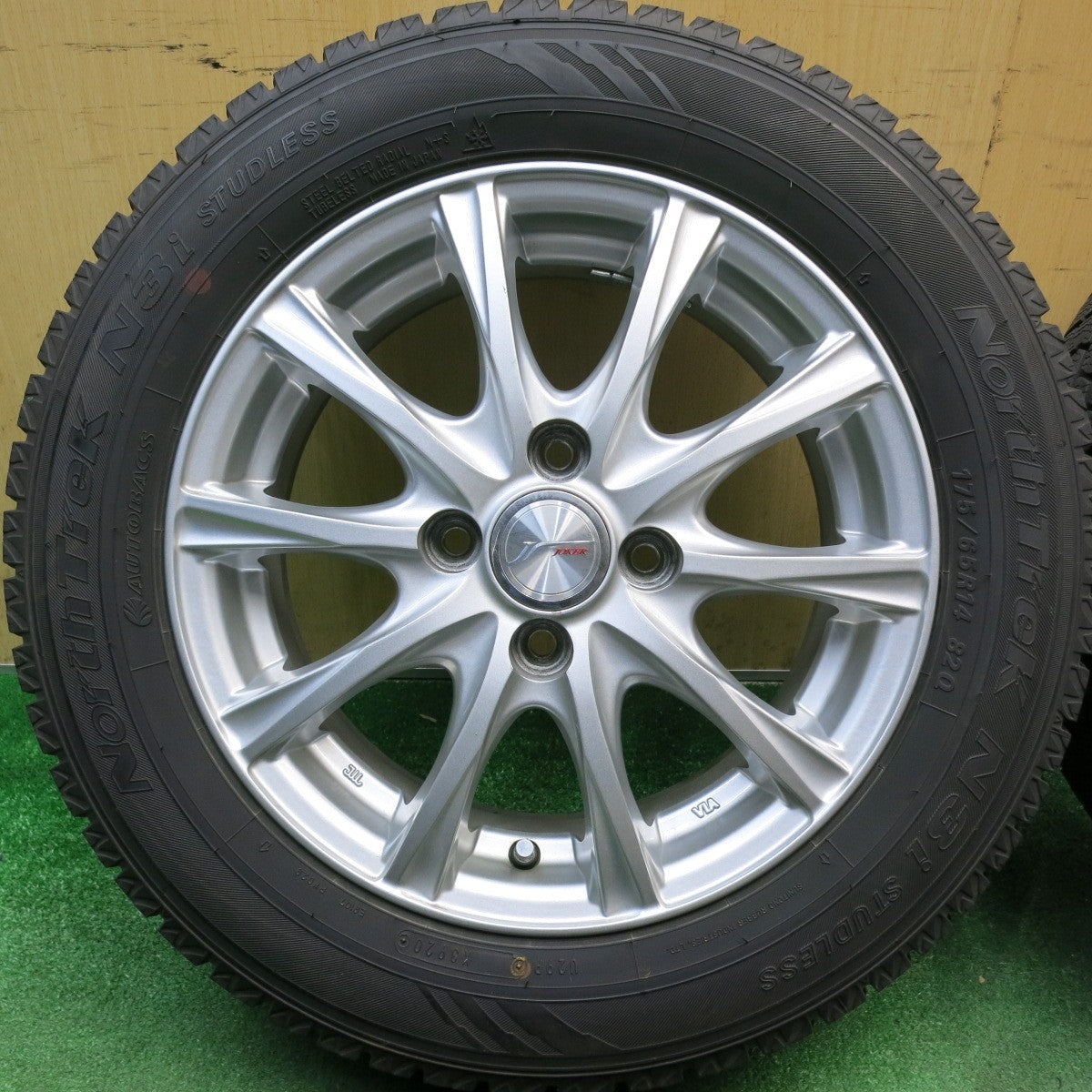 バリ溝！キレイ！9.5分以上★スタッドレス 175/65R14 オートバックス ノーストレック N3i JOKER ジョーカー 14インチ PCD100/4H★6031509HAス