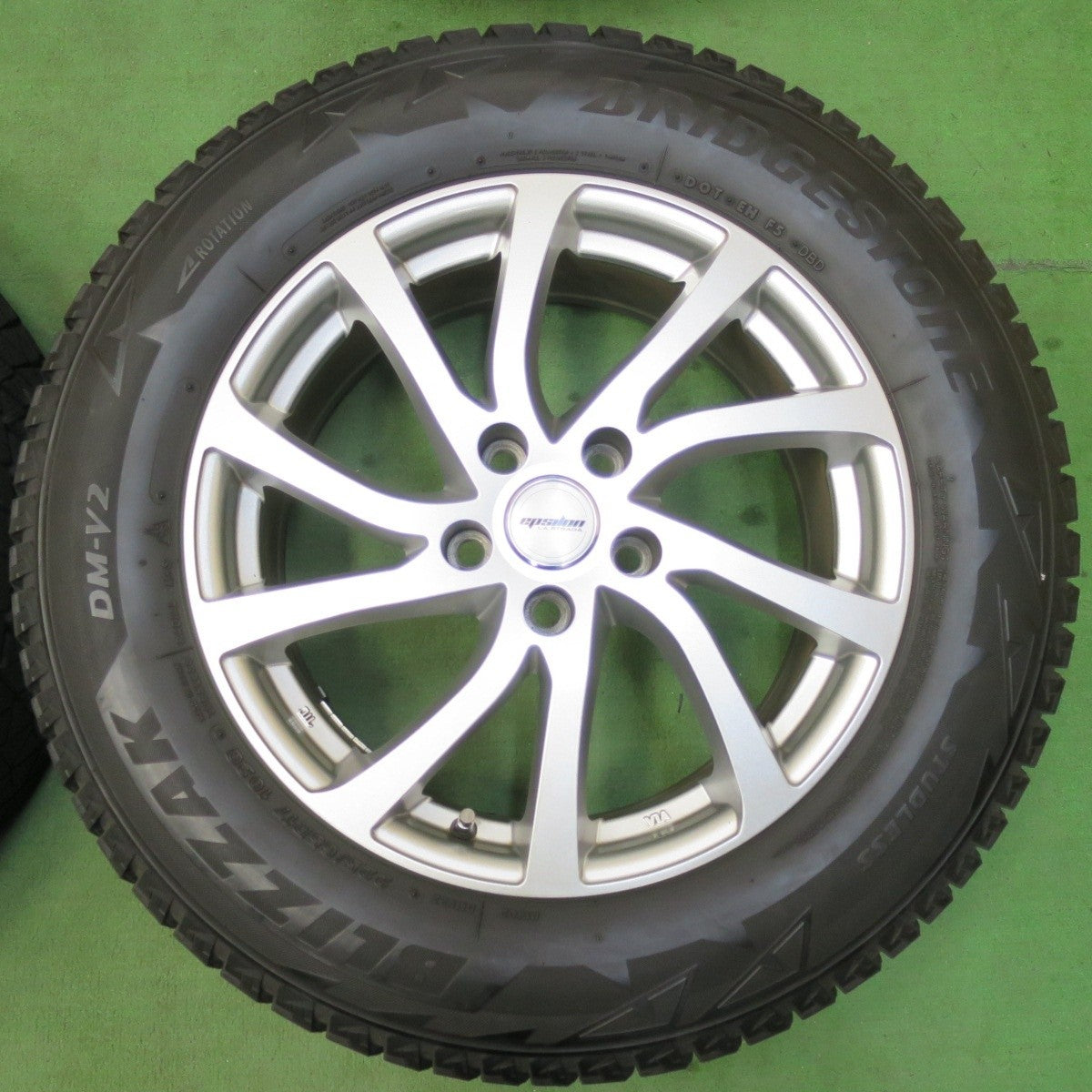 バリ溝！キレイ！8.5分★スタッドレス 225/65R17 ブリヂストン ブリザック DM-V2 epsdon LA STRADA ラストラーダ 17インチ PCD114.3/5H★5022710イス