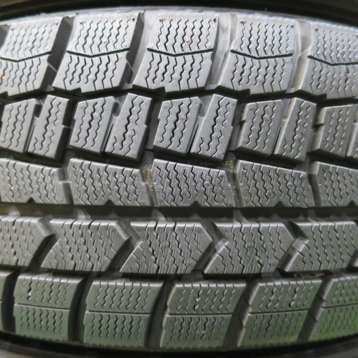 [送料無料] バリ溝！22年！9.5分以上★プジョー 207 純正 195/55R16 スタッドレス ダンロップ ウインターマックス WM02 16インチ PCD108/4H★4123011イス