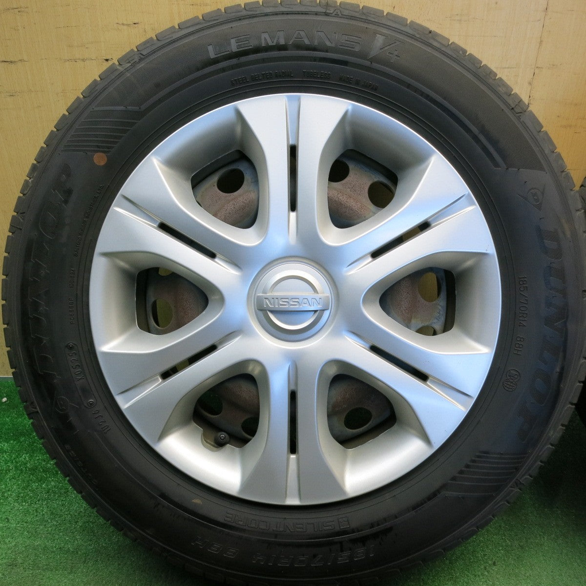バリ溝！25年！9.5分★日産 E12 ノート 純正 スチール 185/70R14 ダンロップ LE MANS V+ ルマン 5+ 14インチ PCD100/4H★6053003HAノ