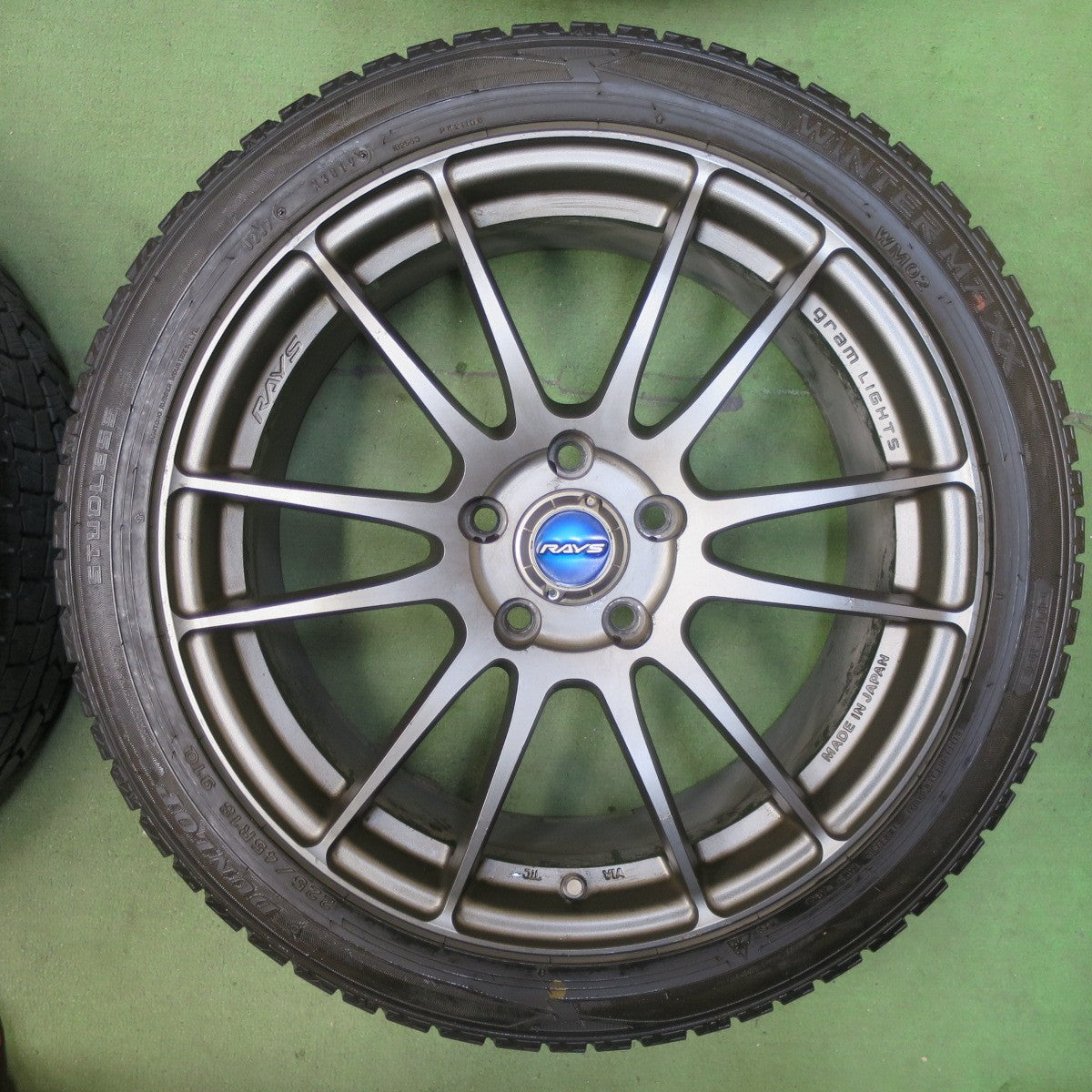 バリ溝！9分★RAYS gram LIGHTS 57xtreme 225/45R18 スタッドレス ダンロップ ウインターマックス WM02 レイズ グラムライツ 18インチ PCD114.3/5H★5111302TTス