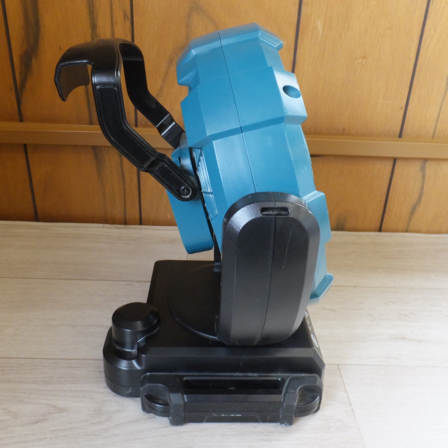 [送料無料] ★マキタ makita 充電式ファン CF102D 14.4V/18V 本体のみ★